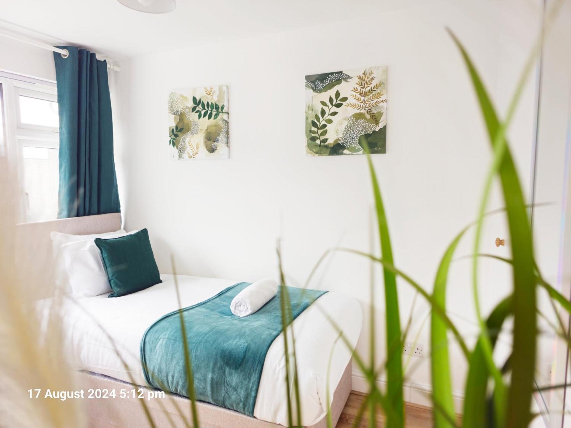 Apartment Gainsborough View By N And N Stays, Close To Bay & International Sports Village, Great For Families And Workers, Long Disc Available *