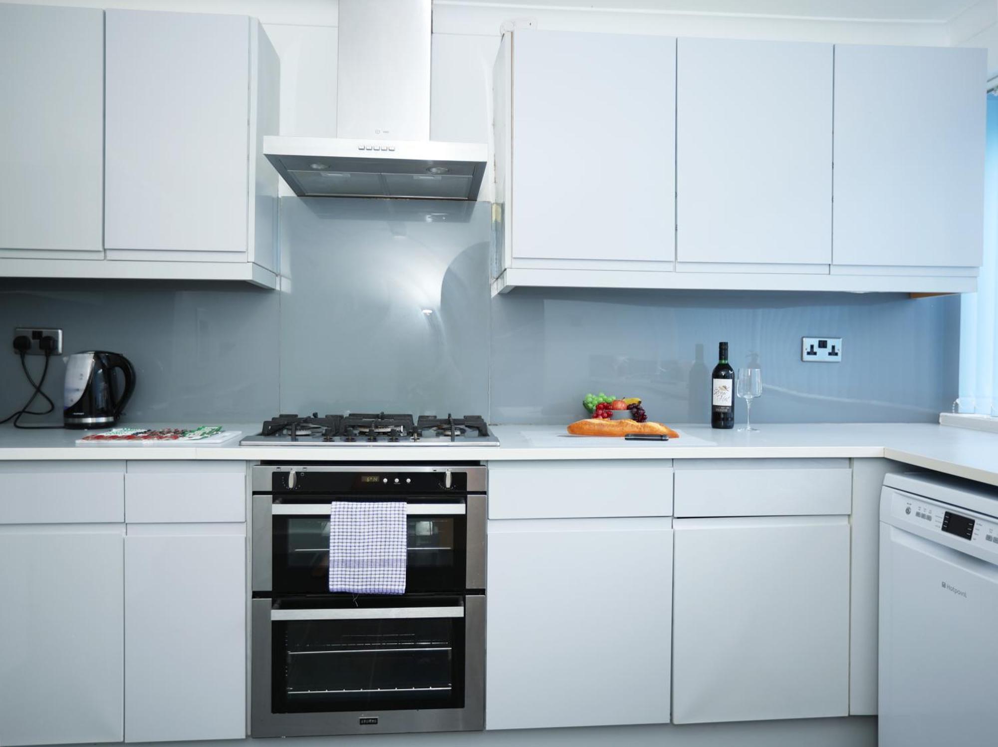 Apartment Gainsborough View By N And N Stays, Close To Bay & International Sports Village, Great For Families And Workers, Long Disc Available Cardiff