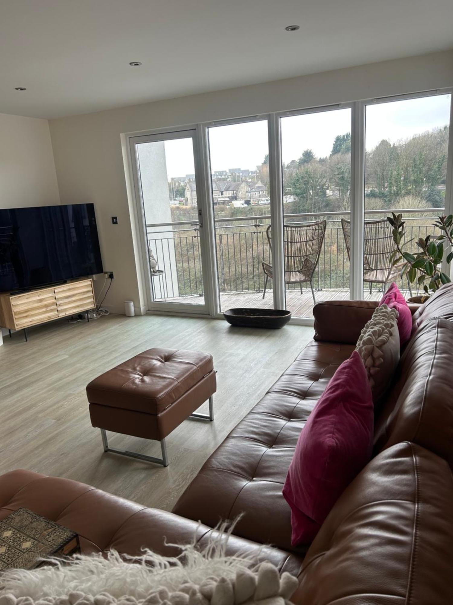 Apartment Stunning Waterfront Close To Bay And Penarth With Parking *