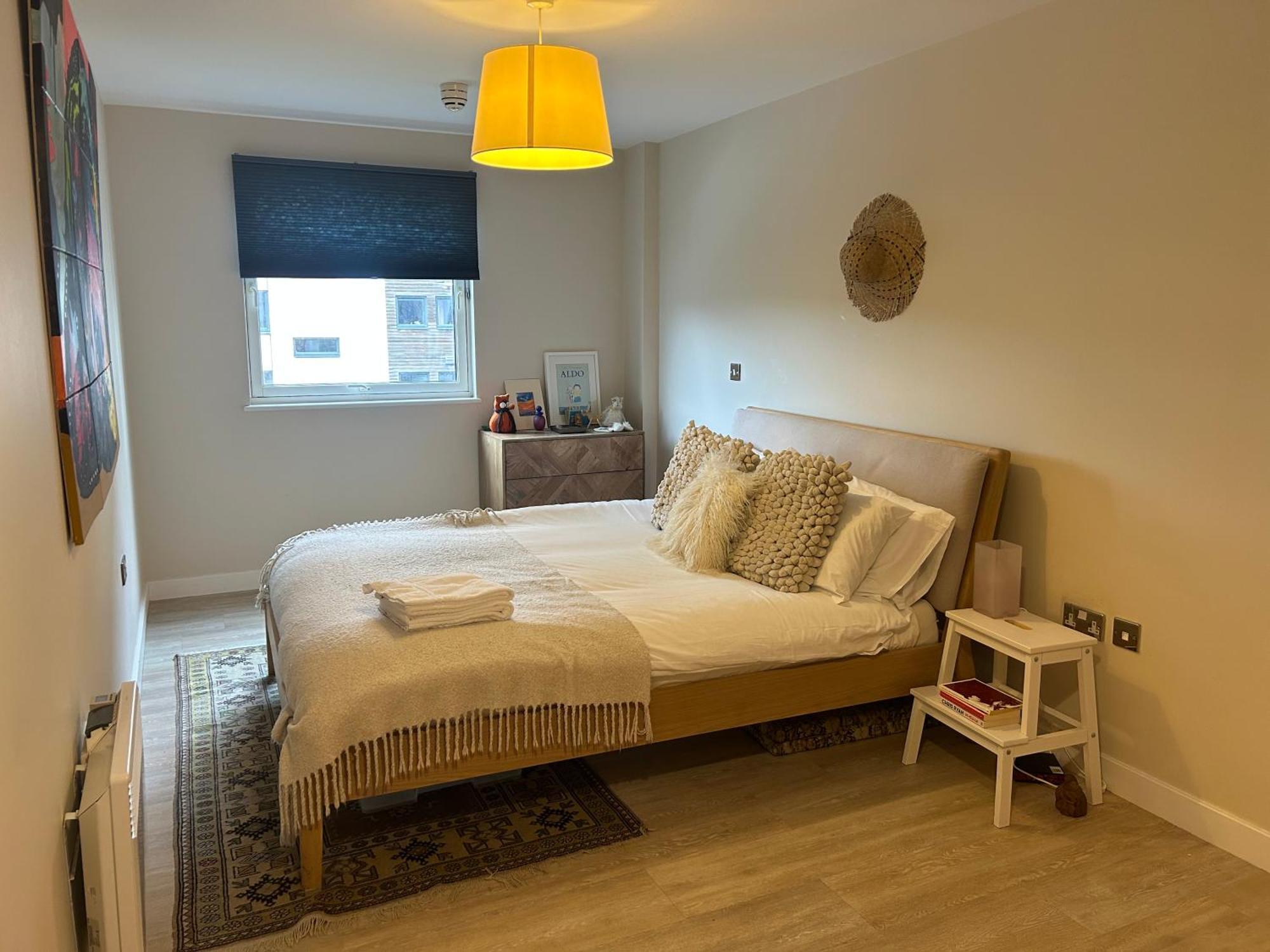 Apartment Stunning Waterfront Close To Bay And Penarth With Parking