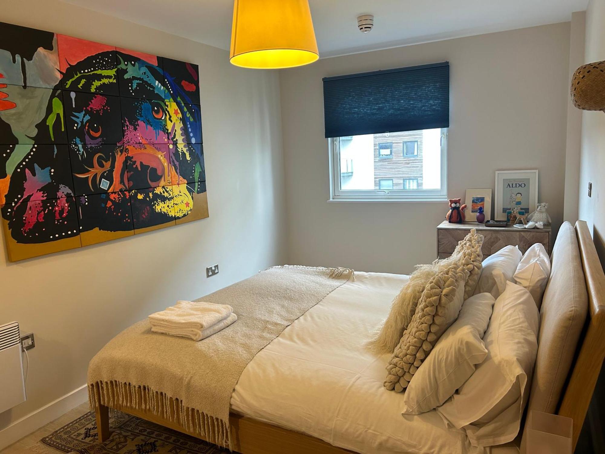 Stunning Waterfront Close To Bay And Penarth With Parking