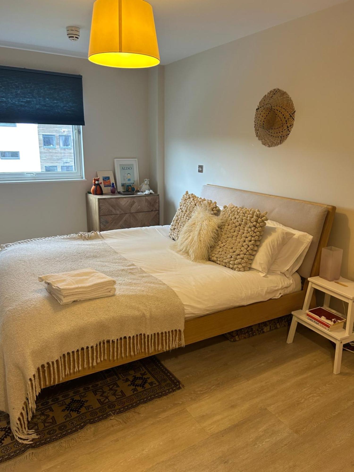 Apartment Stunning Waterfront Close To Bay And Penarth With Parking
