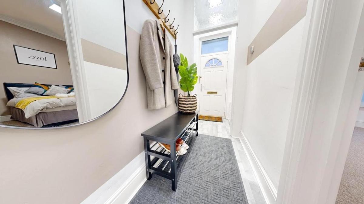 Holiday home Centre Large House Free Parking & Fast Wi-fi *