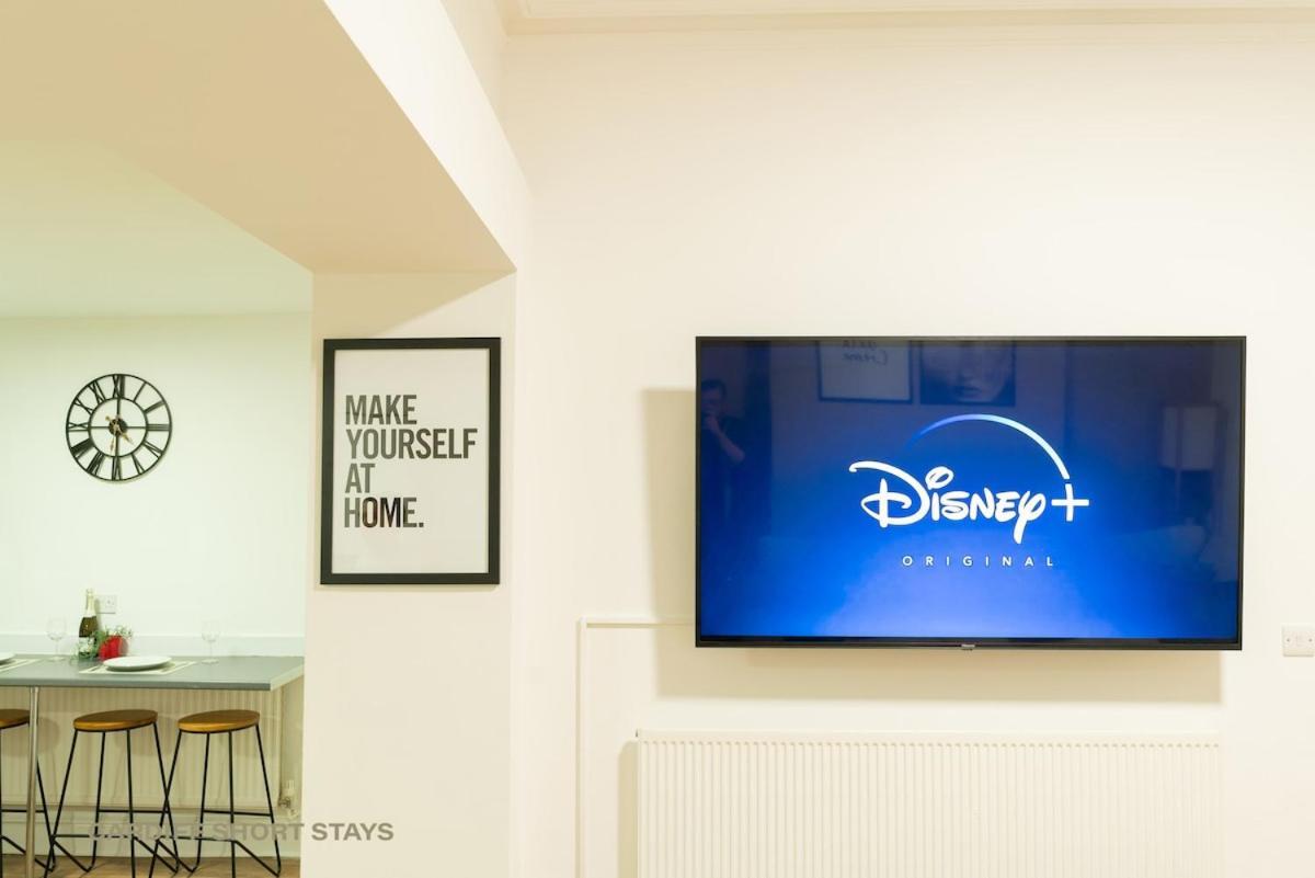 Holiday home Centre Large House Free Parking & Fast Wi-fi Cardiff