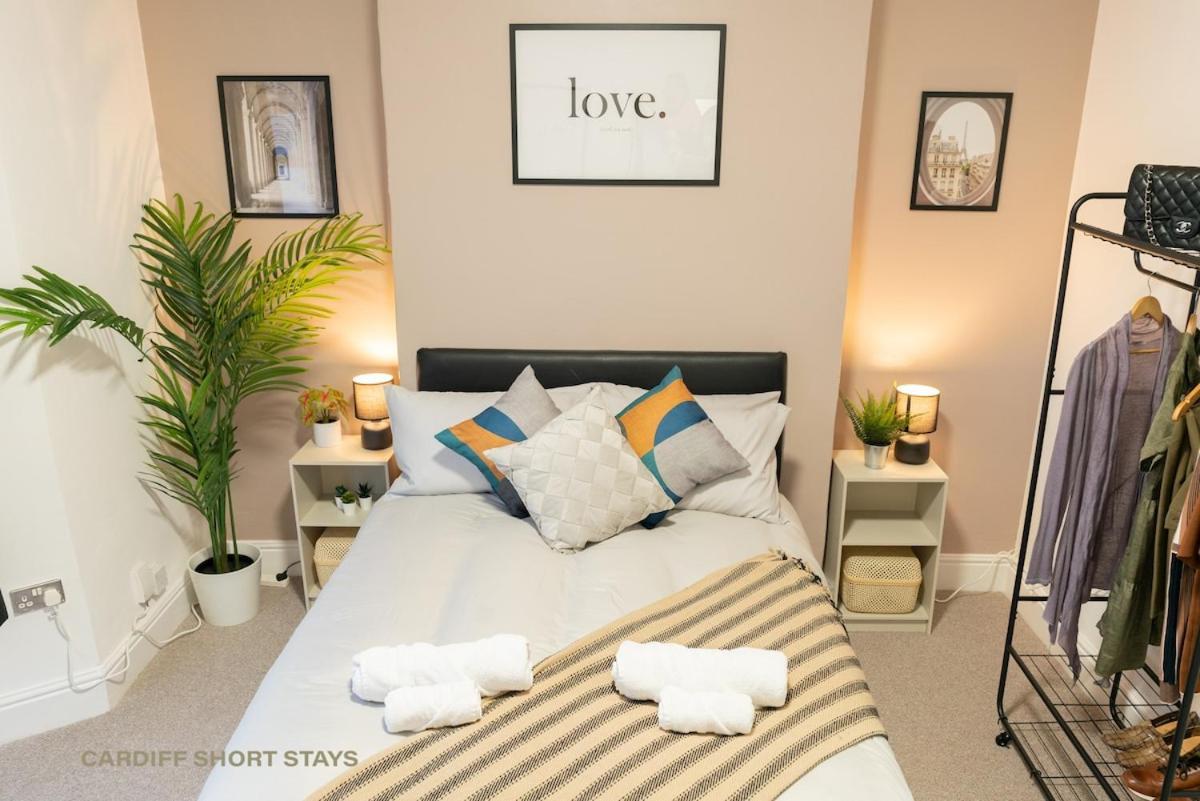 Centre Large House Free Parking & Fast Wi-fi * Cardiff