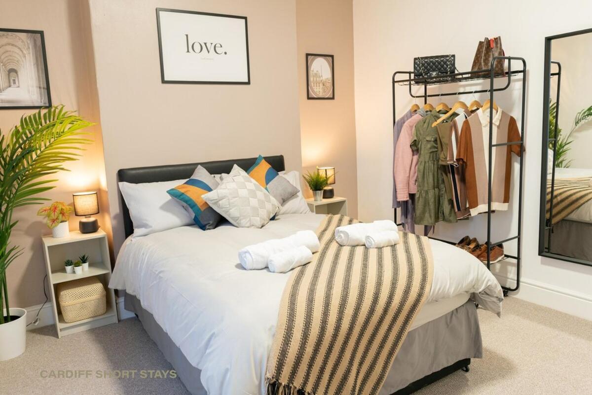 Centre Large House Free Parking & Fast Wi-fi
