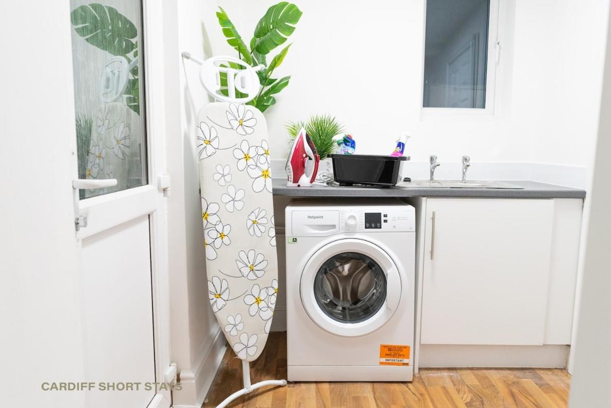Centre Large House Free Parking & Fast Wi-fi Cardiff