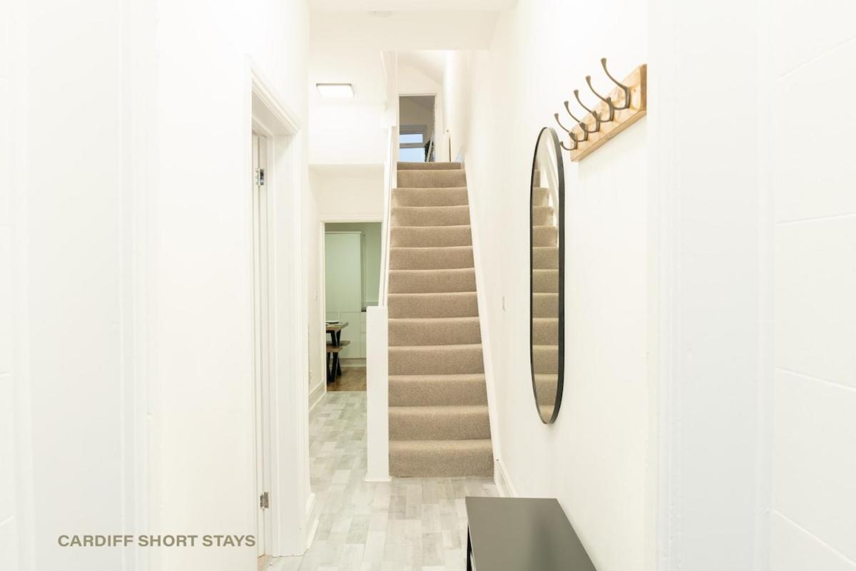 Centre Large House Free Parking & Fast Wi-fi *