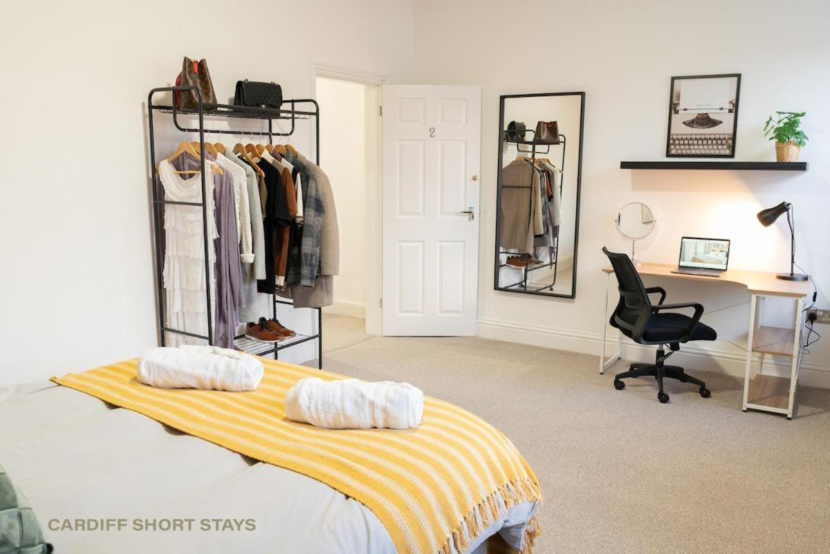 Centre Large House Free Parking & Fast Wi-fi