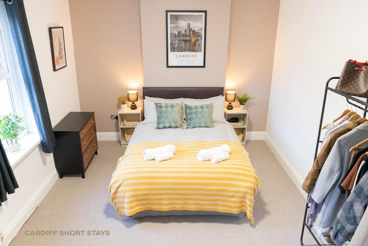 Centre Large House Free Parking & Fast Wi-fi *