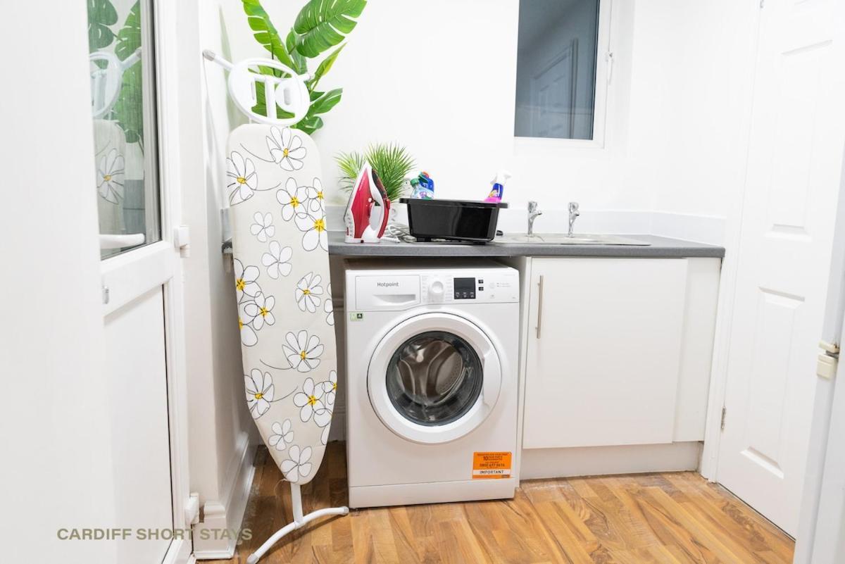 Centre Large House Free Parking & Fast Wi-fi Holiday home *