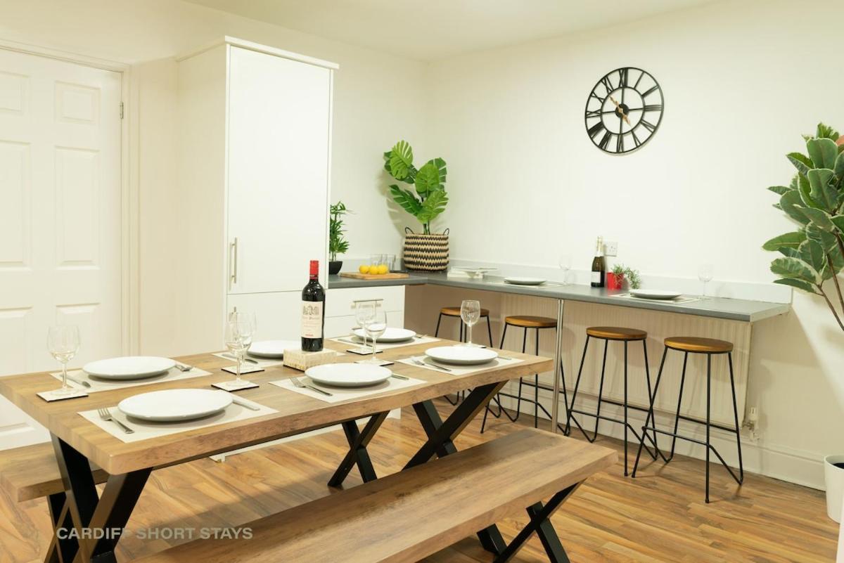 Centre Large House Free Parking & Fast Wi-fi Holiday home *