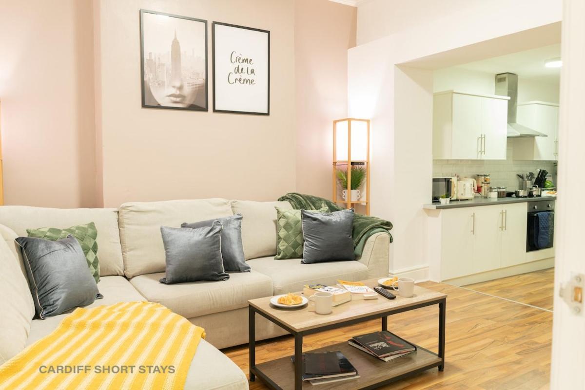 Centre Large House Free Parking & Fast Wi-fi Holiday home Cardiff