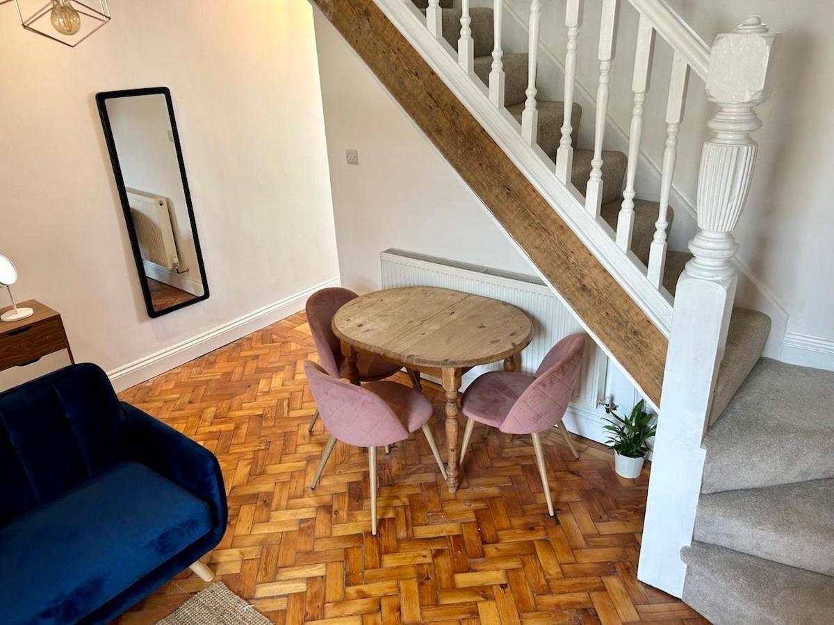 Stylish House With Parking Holiday home *