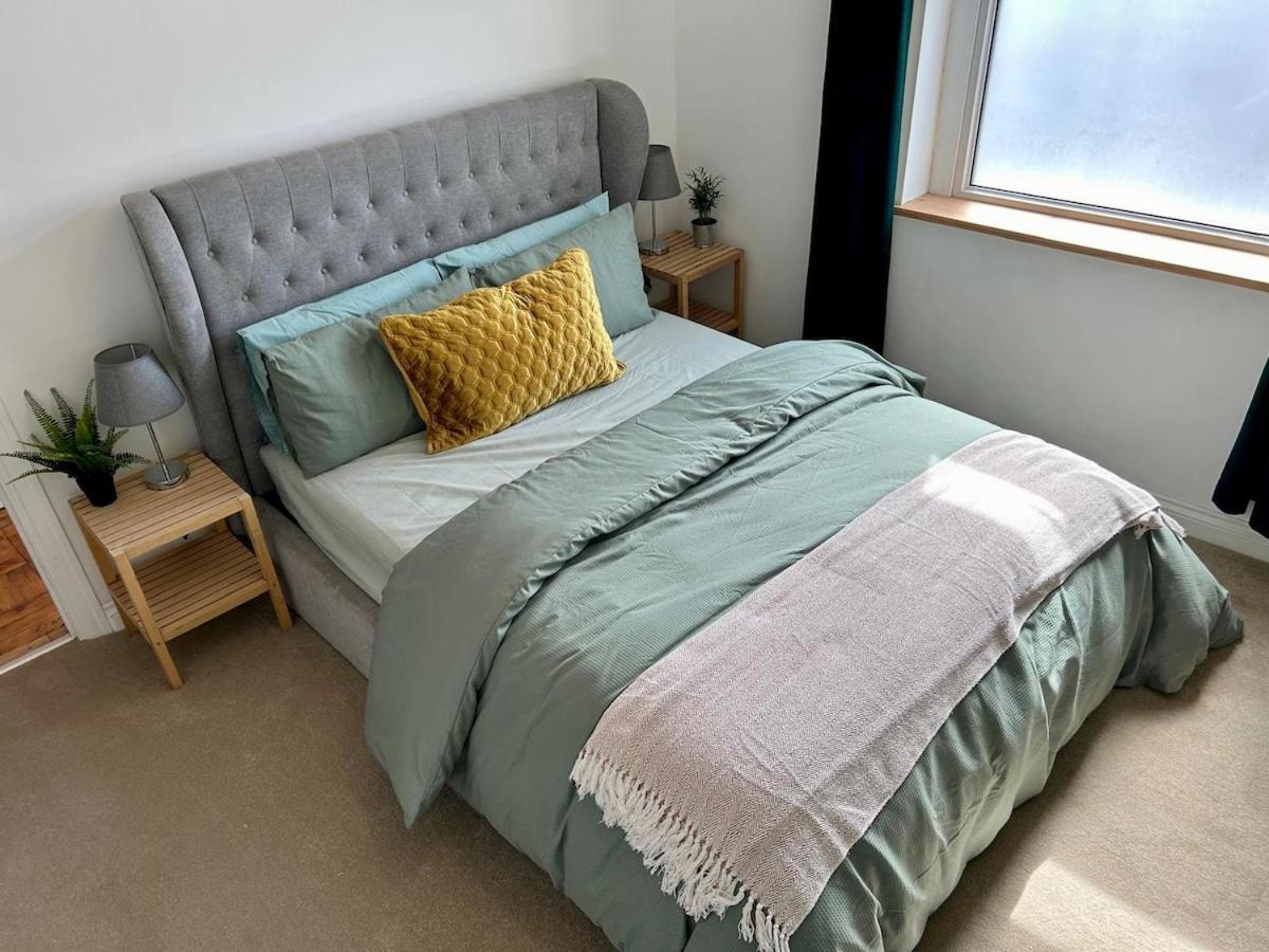 Stylish House With Parking * Cardiff