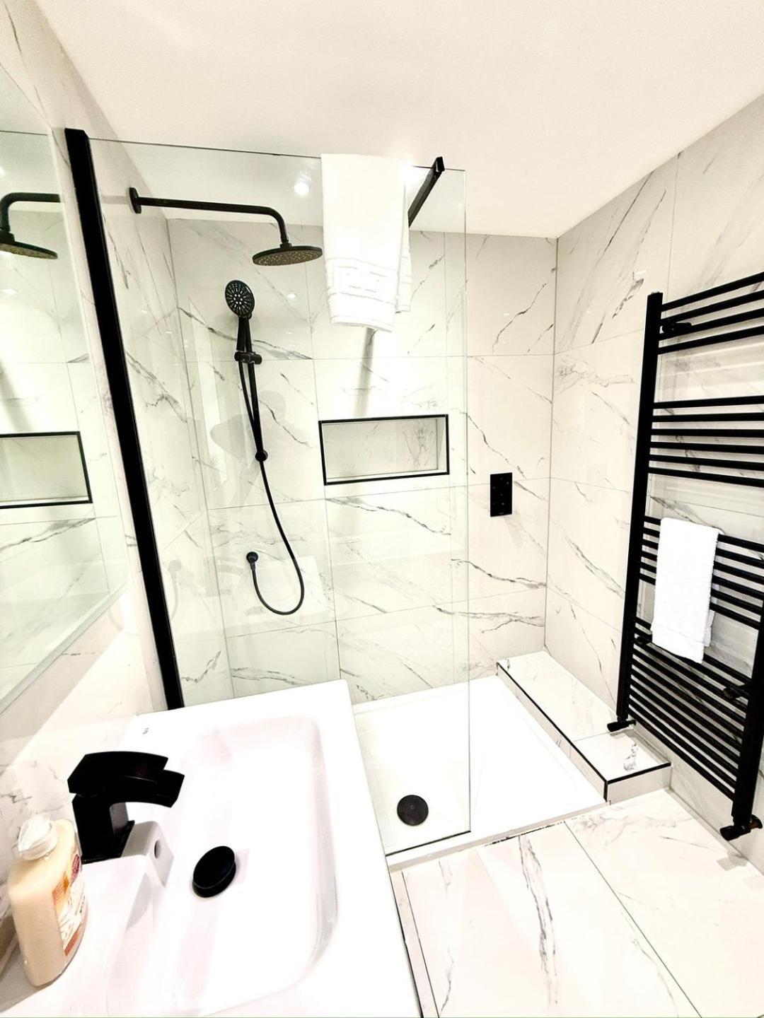 Holiday home Luxurious Modern House With Garden Close To Centre Cardiff