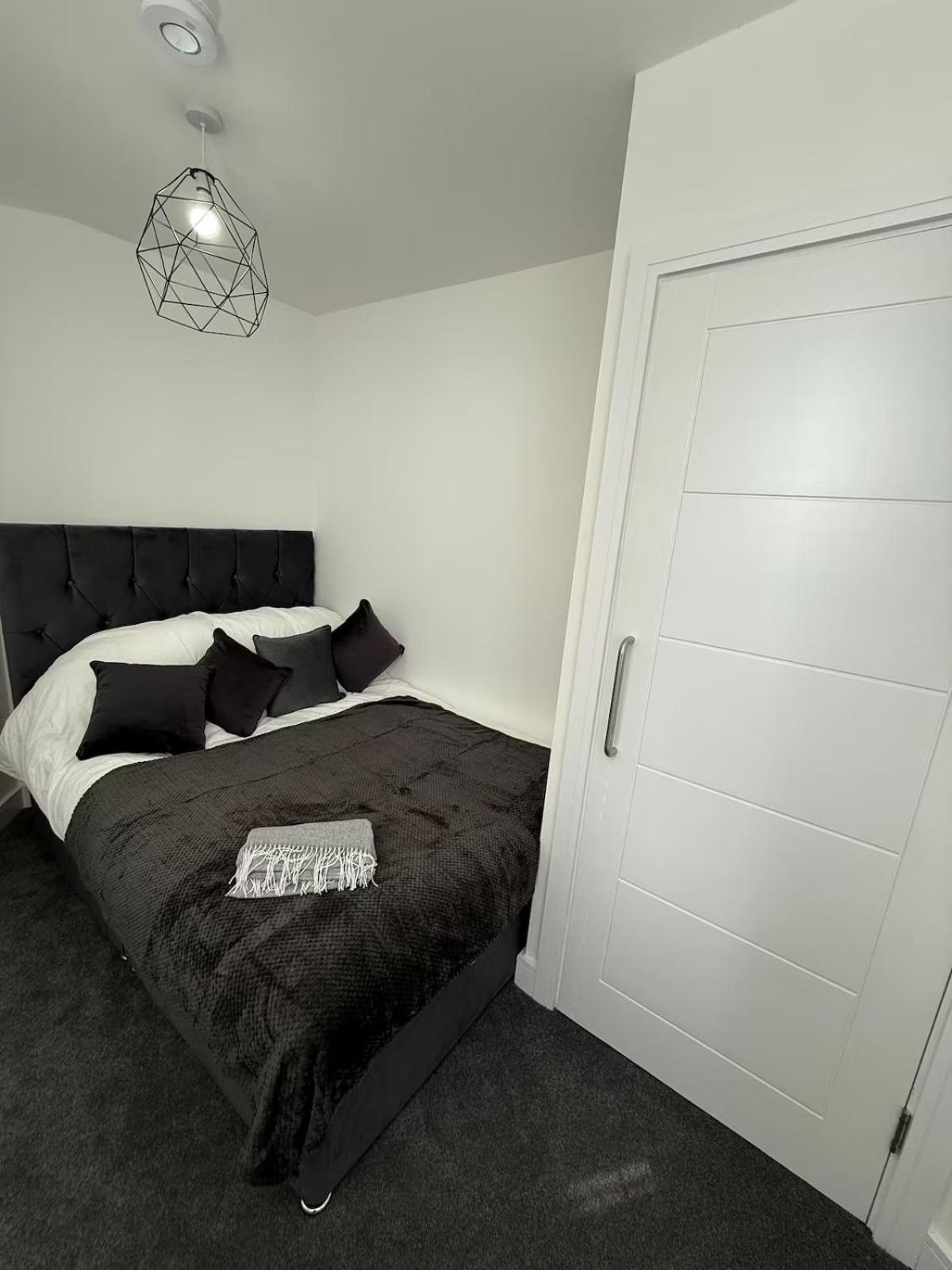 9 Mill Lane, - Prime Centre *