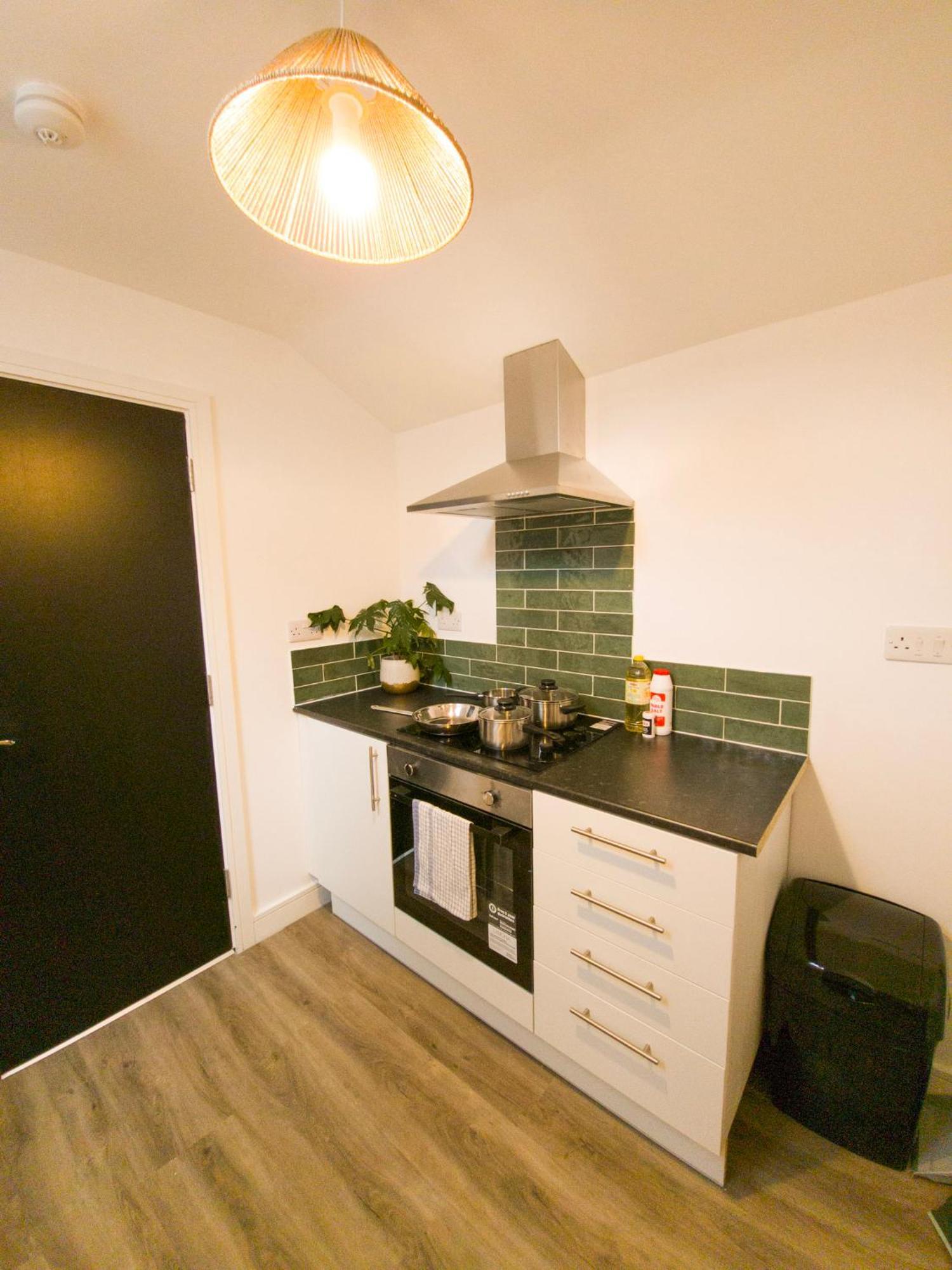 Apartment Super Convenient Keyless Entry Two Bedroom Loft By Promise Cardiff