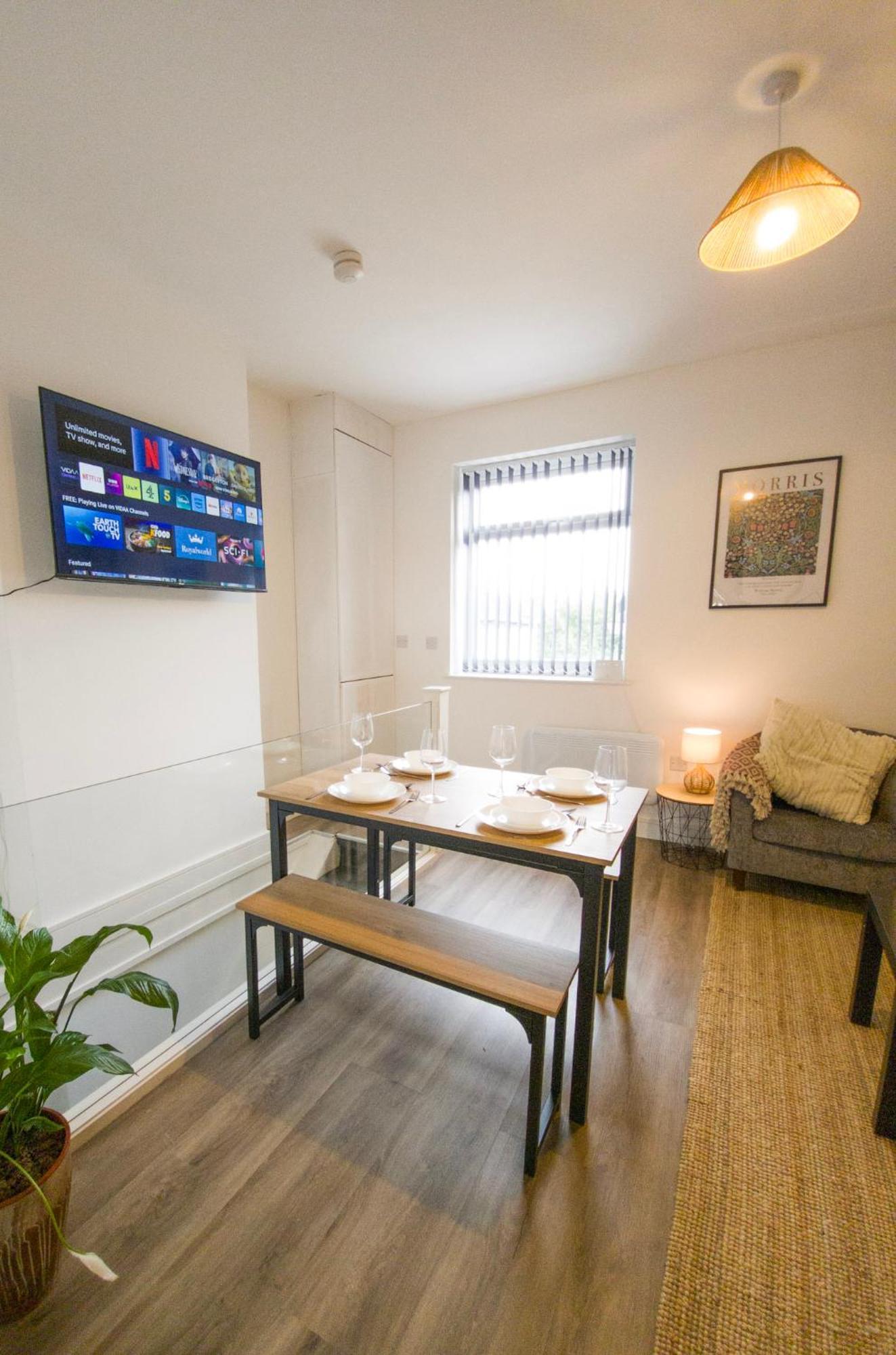 Super Convenient Keyless Entry Two Bedroom Loft By Promise Cardiff