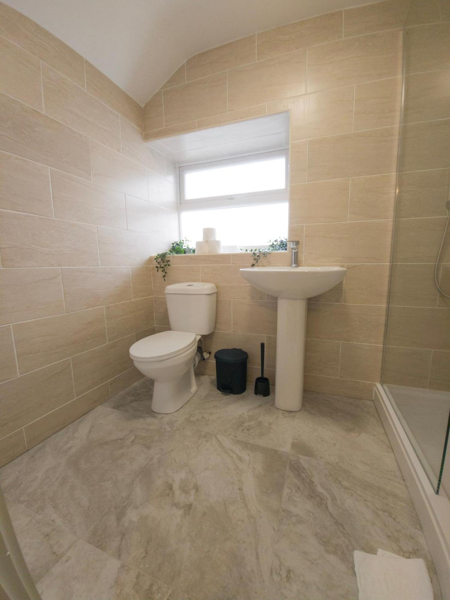 Super Convenient Keyless Entry Two Bedroom Loft By Promise Apartment Cardiff