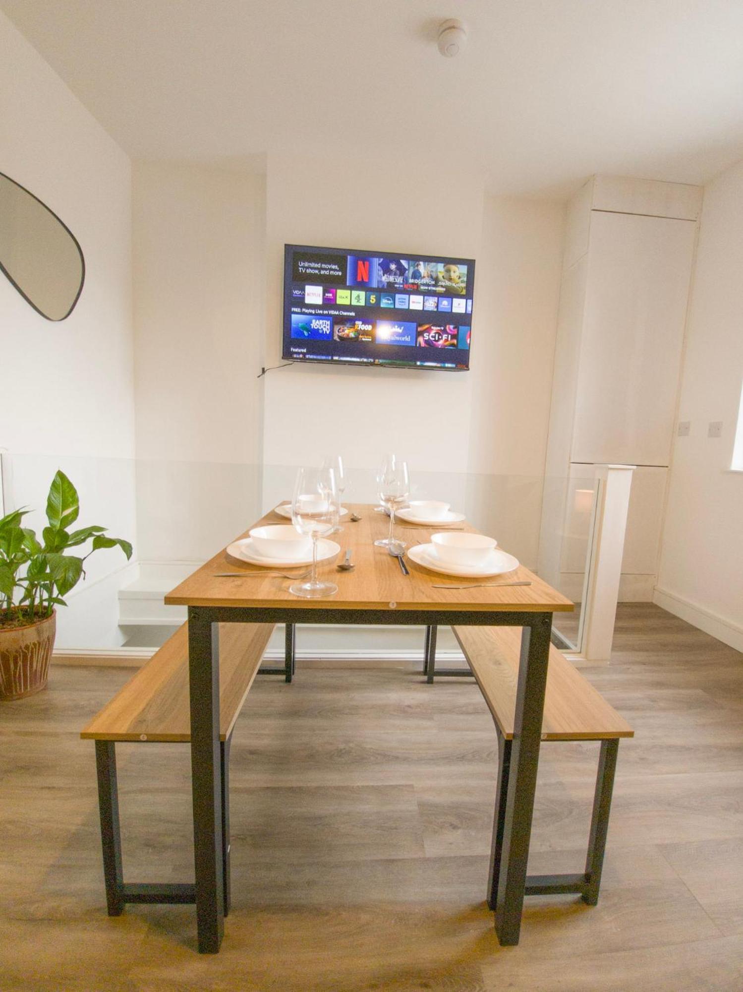 Super Convenient Keyless Entry Two Bedroom Loft By Promise Apartment Cardiff