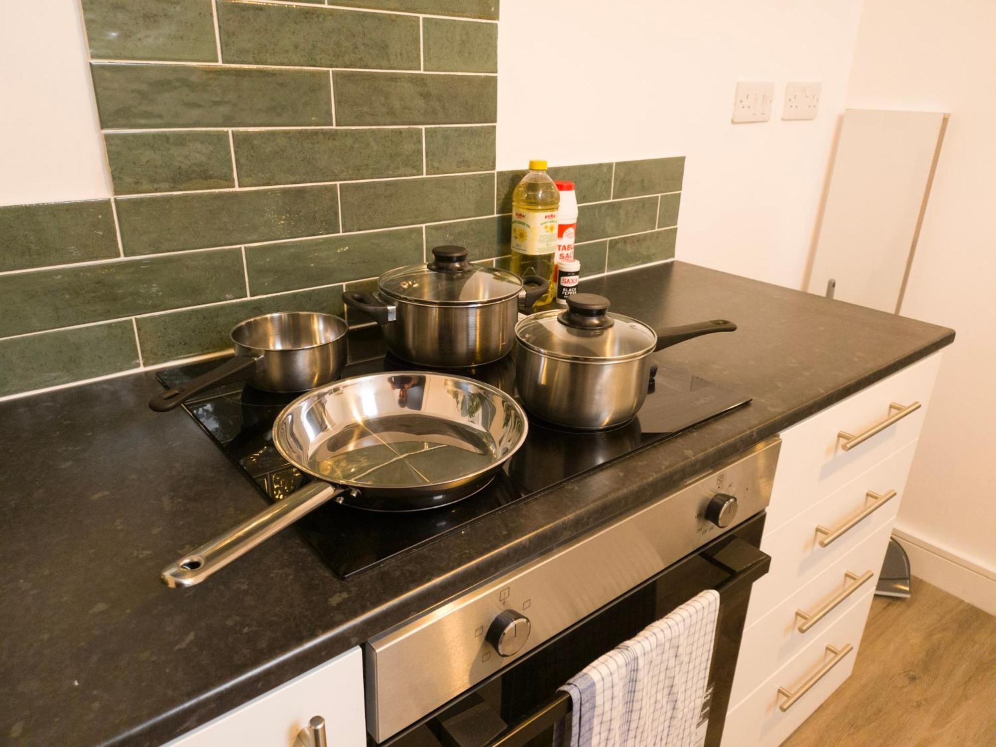 Super Convenient Keyless Entry Two Bedroom Loft By Promise Cardiff