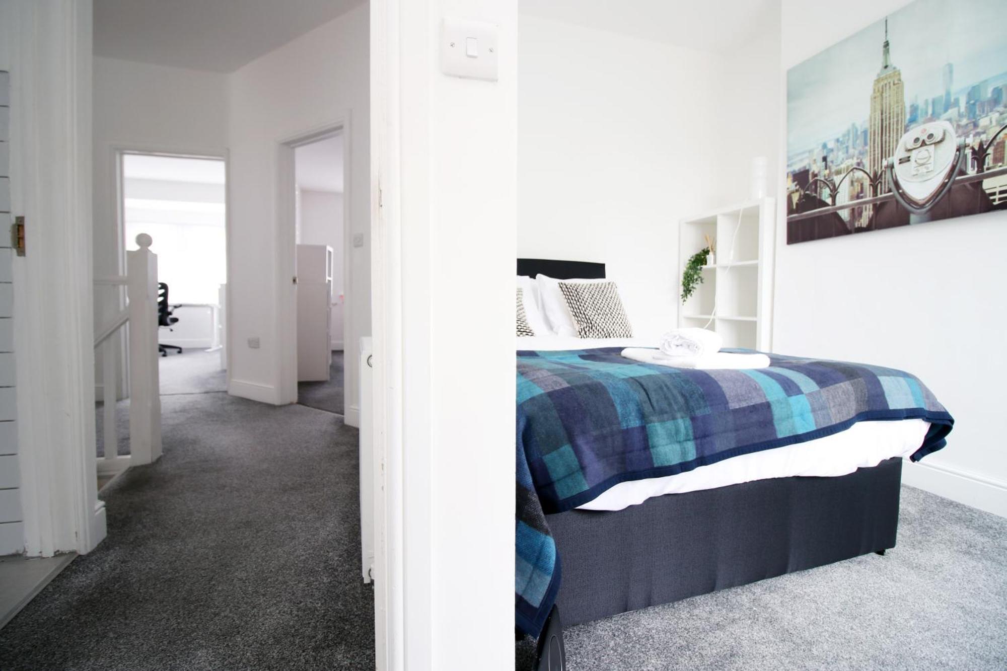 Royal Oak House - 5 Bedroom House - Wifi - Parking Guest house Cardiff