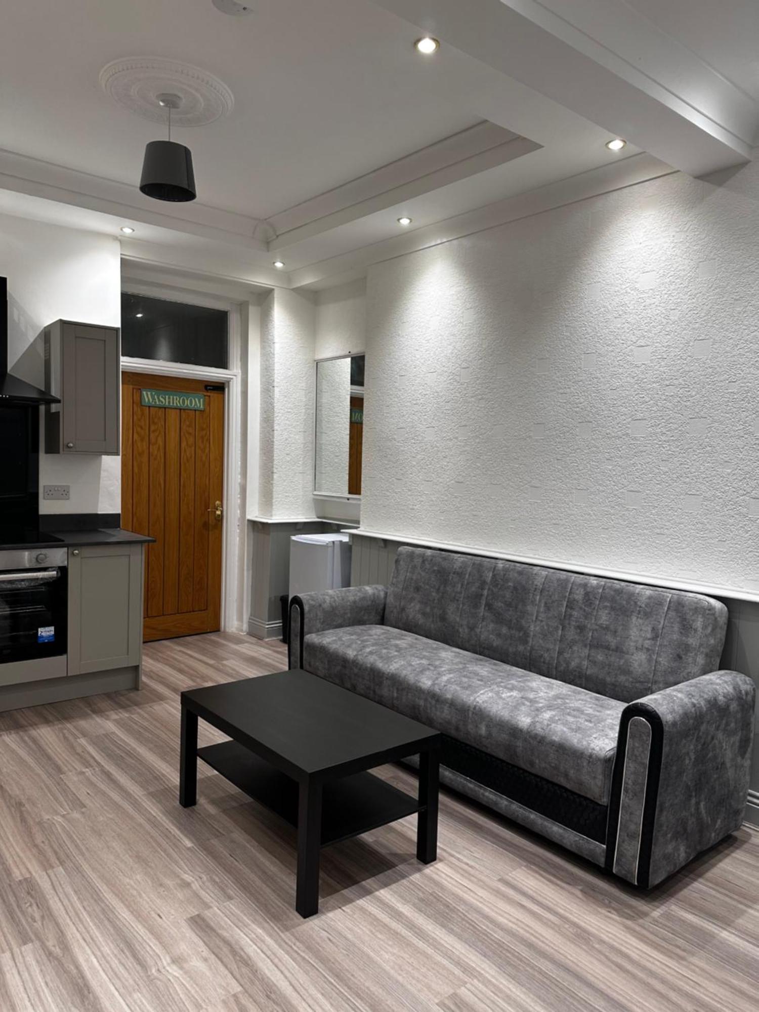 Luxury Near Apartment *
