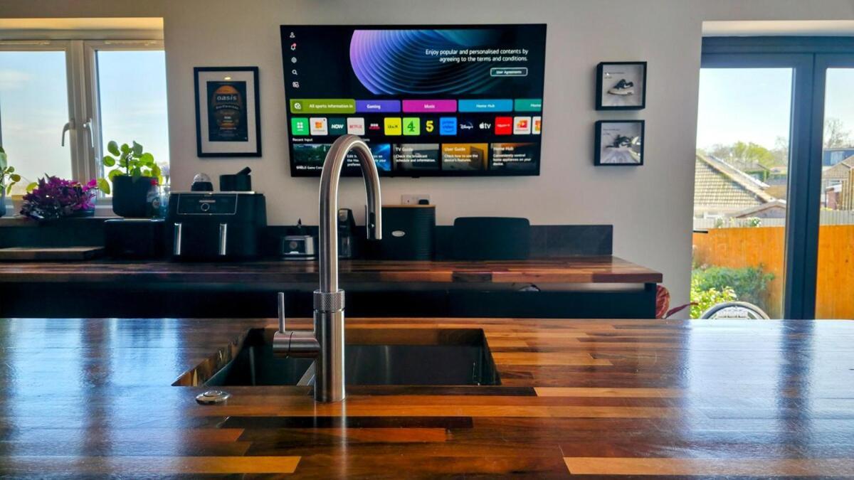 Stylish, Modern Home, Perfect For Groups And Families