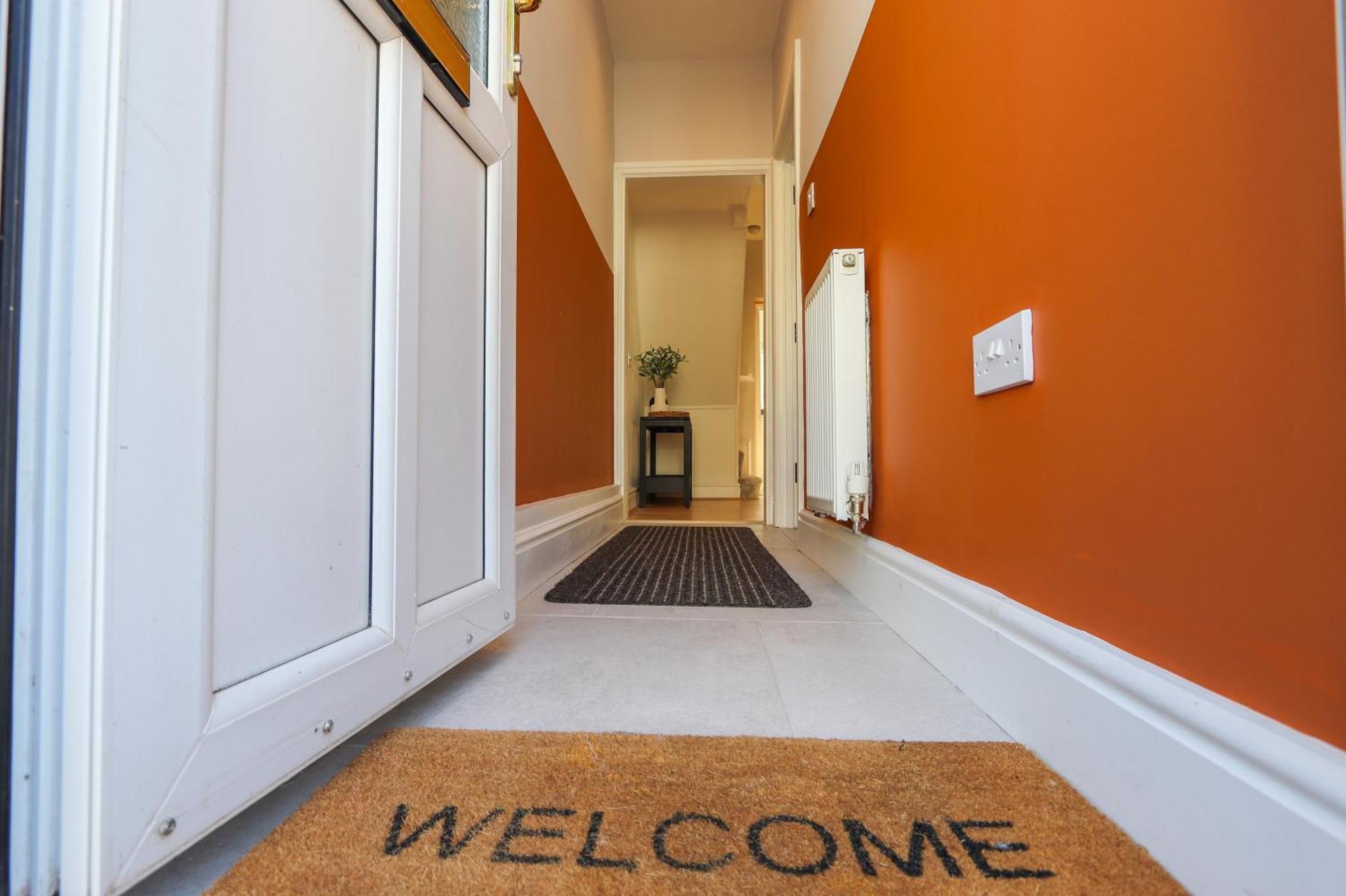 Sanjo By Koya Homes-2-bed Home-free Parking Holiday home Cardiff
