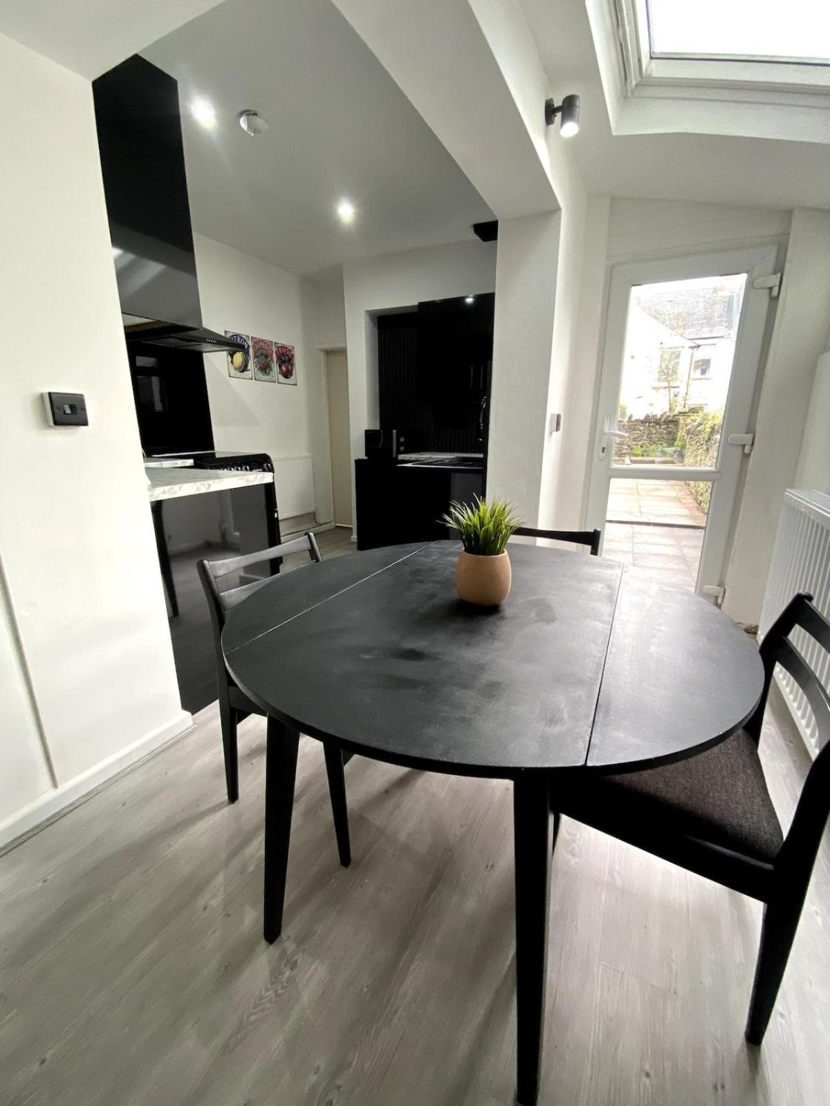 Holiday home Sleeps 11 Cardiff