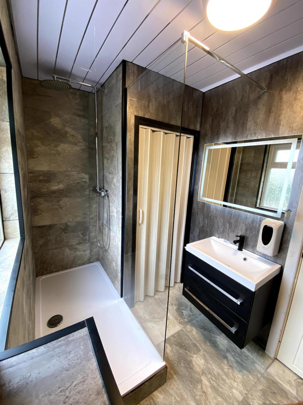 Sleeps 11 Holiday home *