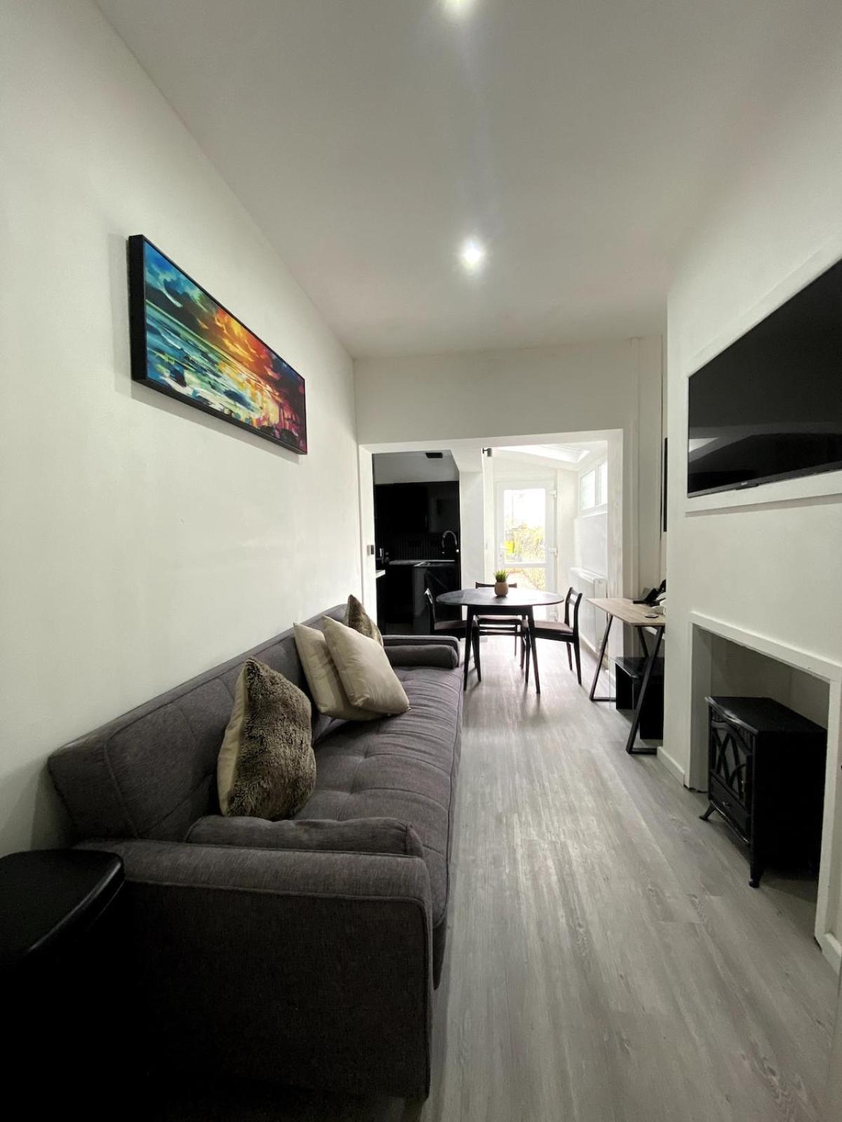 Holiday home Sleeps 11