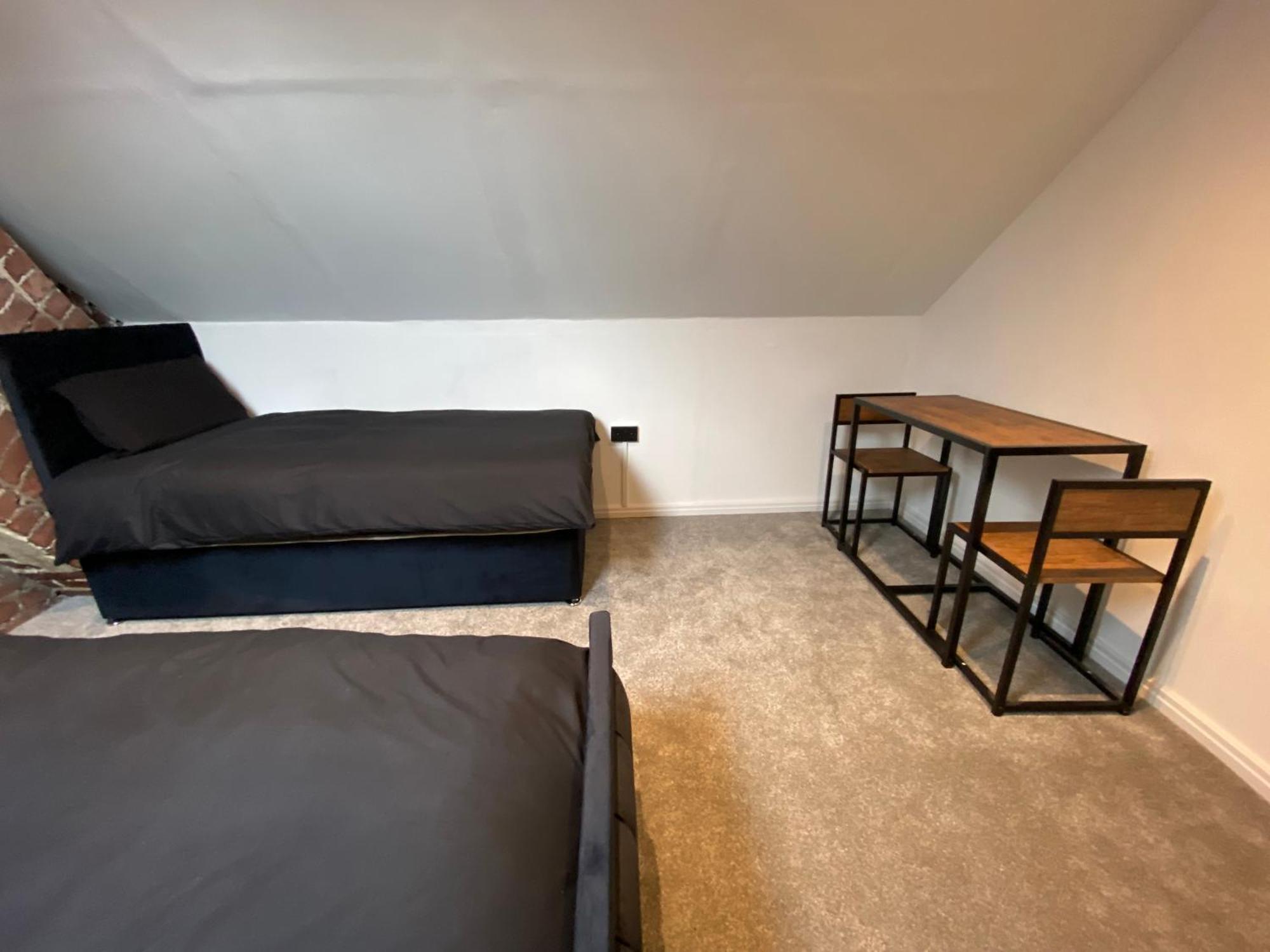 Holiday home Sleeps 11 Cardiff
