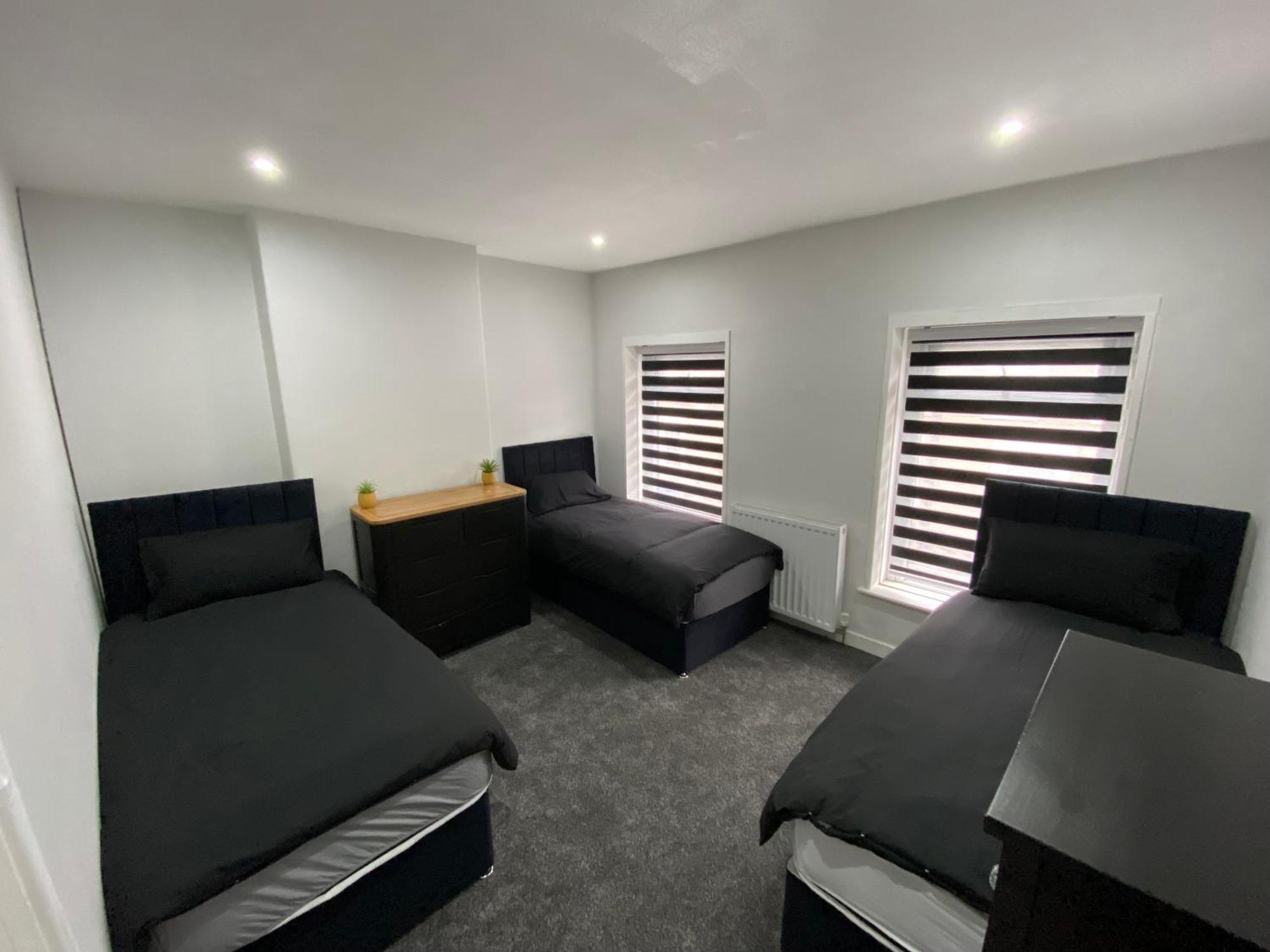 Sleeps 11 Cardiff