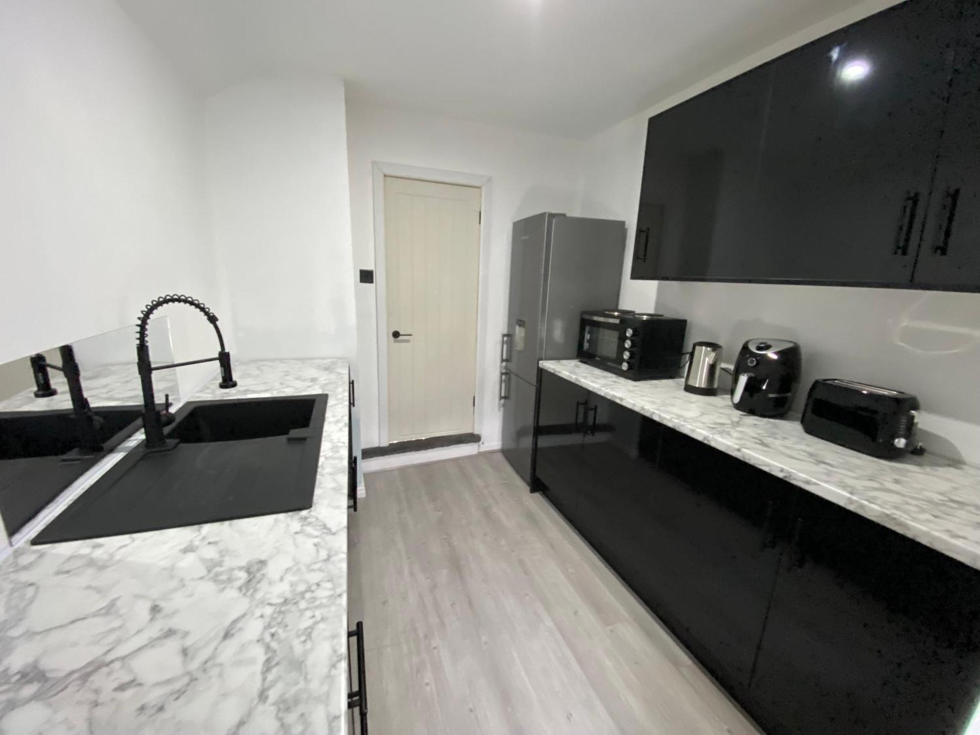Holiday home Sleeps 11 *
