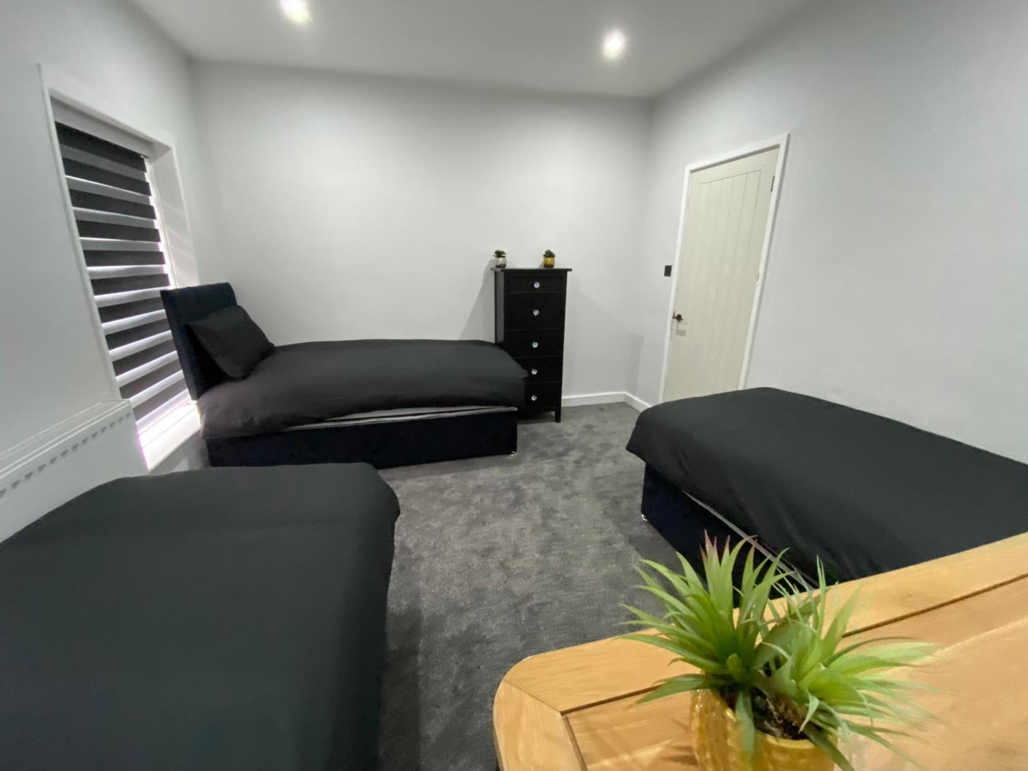 Holiday home Sleeps 11 Cardiff