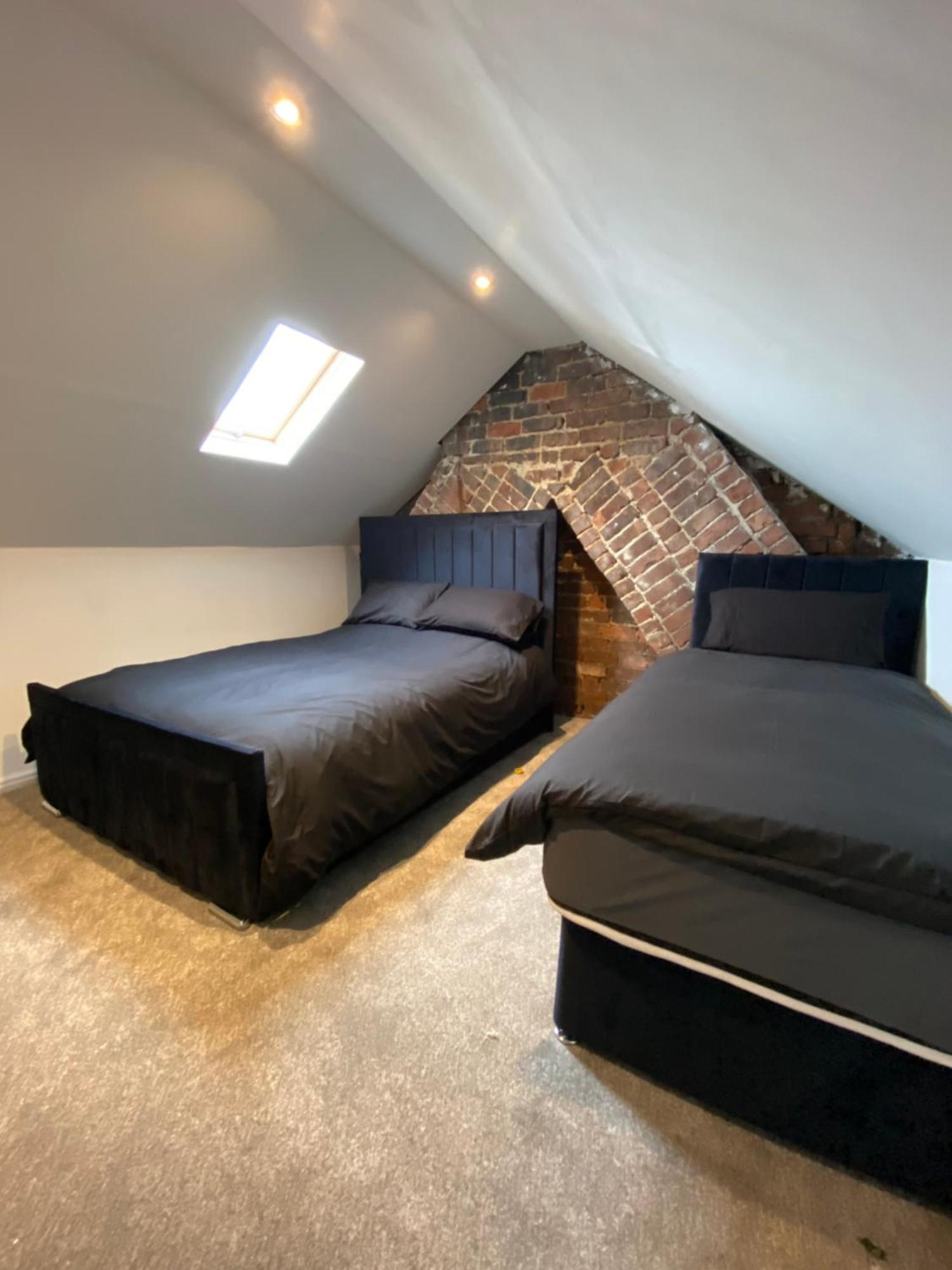 Holiday home Sleeps 11 Cardiff