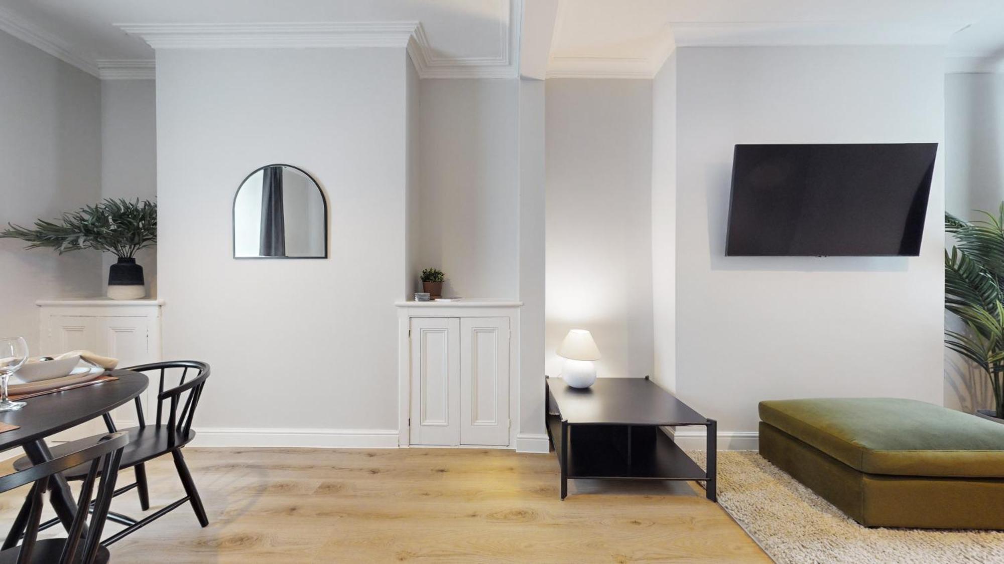 Stylish 3 Bedroom House In The Heart Of Holiday home *