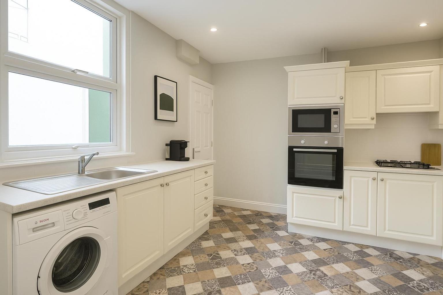 Holiday home 4 Bedroom Spacious House In Cardiff