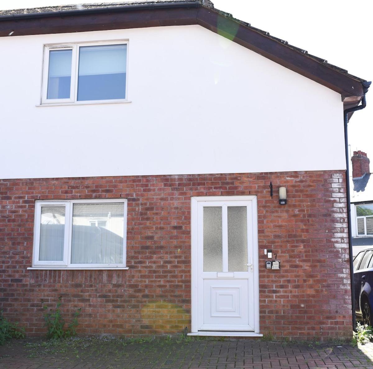 2 Bedroom Flat With Free Parking Cardiff