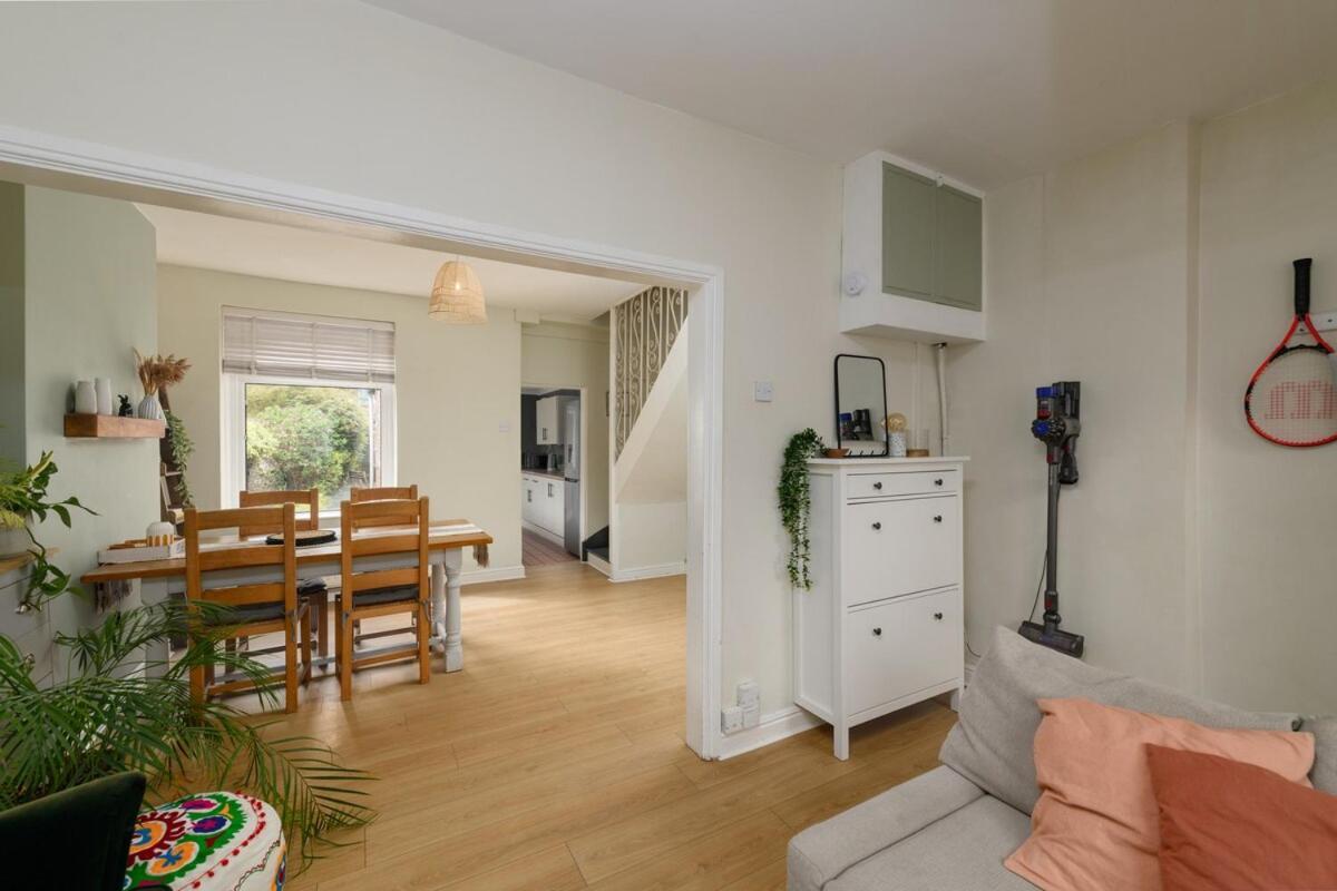 Apartment 2 Bedroom Neutral Sanctuary - 27 Min To Castle *