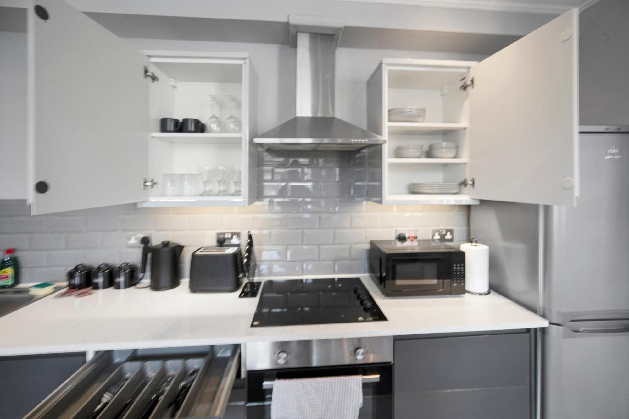 Spacious - - Fast Wifi - Netflix Apartment Cardiff