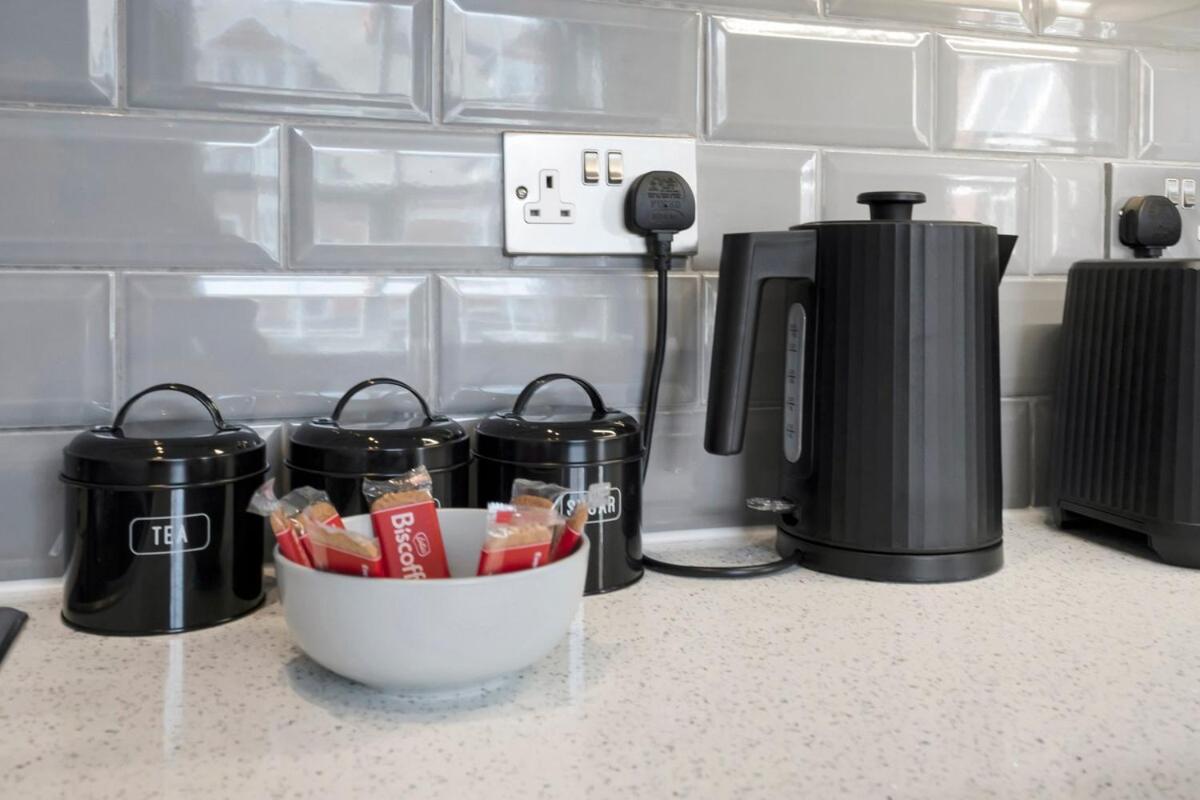 Spacious - - Fast Wifi - Netflix Apartment *
