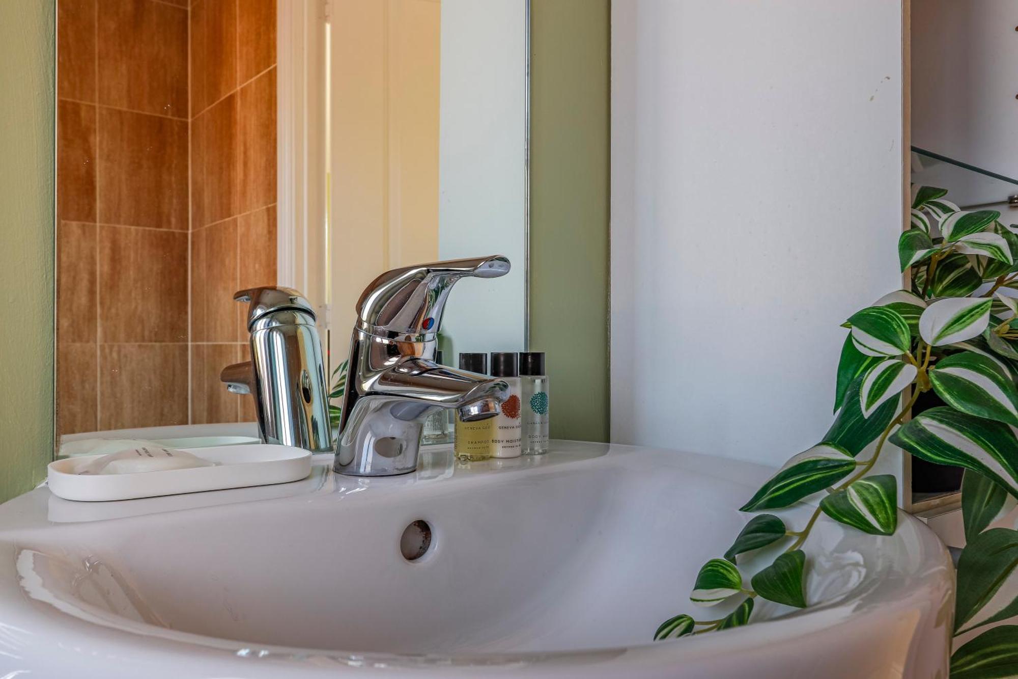 Noah By Koya Homes - 2-bed Apartment, Stadium View & Free Parking *