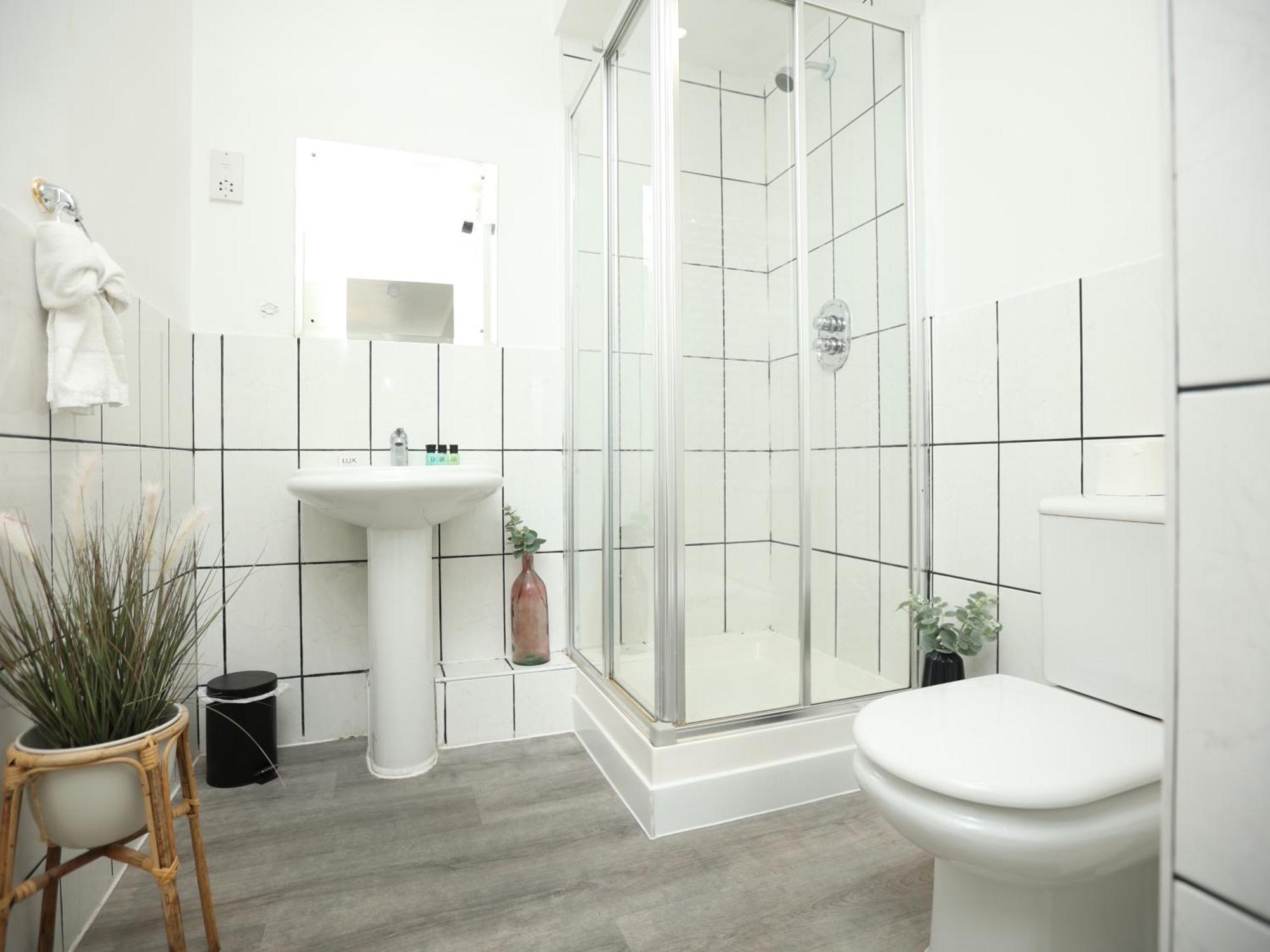 Queen Street By N And N Stays, Close To Centre, Restaurants And Shops, Secure Private Parking * Cardiff