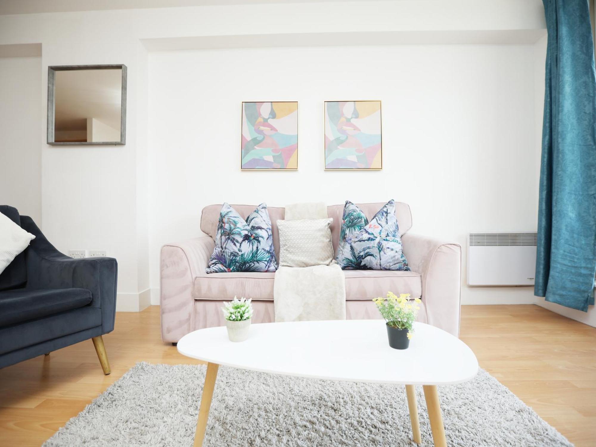 Queen Street By N And N Stays, Close To Centre, Restaurants And Shops, Secure Private Parking Apartment Cardiff