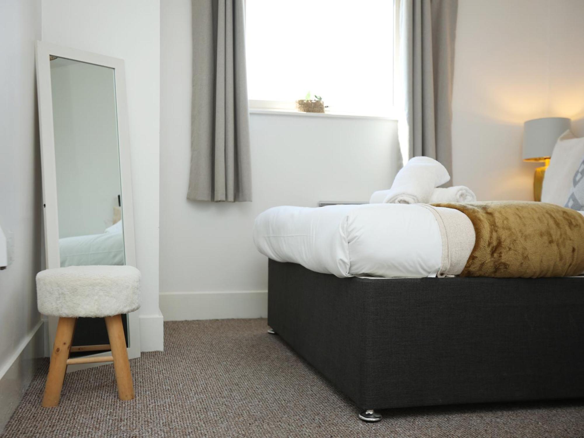 Queen Street By N And N Stays, Close To Centre, Restaurants And Shops, Secure Private Parking Apartment