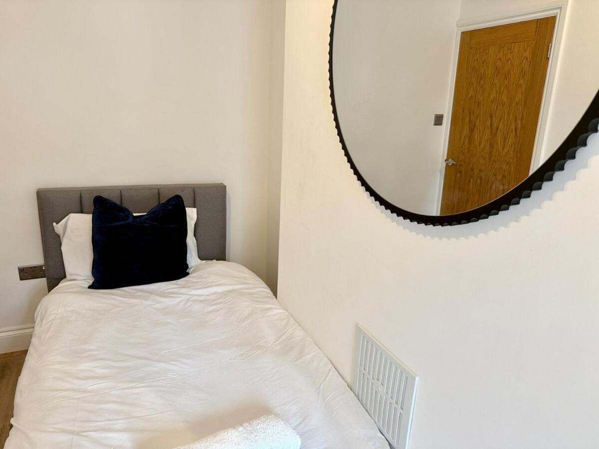 Apartment 2 Bedroom Garden Free Parking