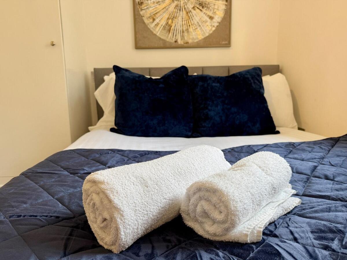 2 Bedroom Garden Free Parking Apartment